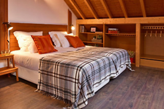 Uma noite em quarto triplo com pequeno-almoço para 2 adultos e 1 criança em Mercearia d'Alegria Boutique B&B em Peniche (Leiria)
