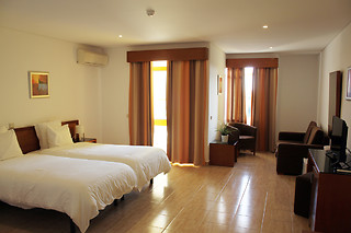 Estadia familiar ou a Dois no centro do Algarve | Hotel Pinhal do Sol - Quarteira
