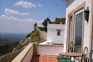 Uma noite em quarto duplo/twin com pequeno almoço em Casa da Árvore em Marvão (Portalegre)