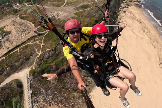Voo de parapente com GoPro para 1 | Fly Lisbon Paragliding - Costa da Caparica
