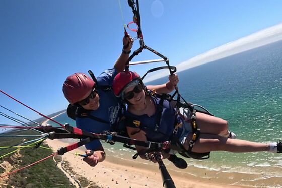 Voo de parapente com GoPro para 1 | Fly Lisbon Paragliding - Costa da Caparica