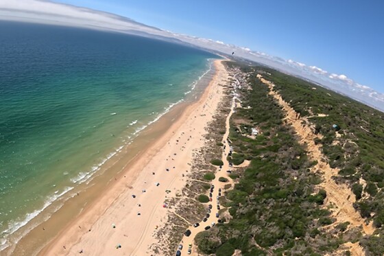 Voo de parapente com GoPro para 1 | Fly Lisbon Paragliding - Costa da Caparica