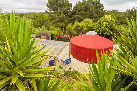 Duas noites em Yurt ou Lotus com pequeno-almoço para 2 em Quinta Antes o Vento em Vimeiro (Leiria)