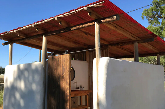 1 Noite em Cabana c/ Pequeno-Almoço + Jantar World Cuisine para Família | Monte Amadia, Aldeia do Cano (Santiago do Cacém, Setúbal)