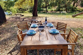 1 Noite em Cabana c/ Pequeno-Almoço + Jantar World Cuisine para Família | Monte Amadia, Aldeia do Cano (Santiago do Cacém, Setúbal)