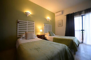 Uma Noite em Quarto Duplo/Twin para 2 | Casa Rosa Montes, Lagos (Faro)