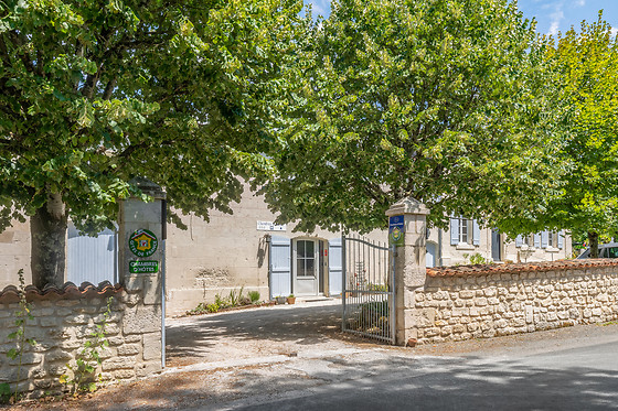 Aux chambres des Bujours - photo 1
