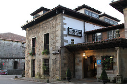 HOTEL SANTILLANA