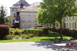 Campanile Val de France