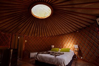 Uma noite em Yurt com pequeno almoço para 2 em Vale do Rossim Eco Resort em Gouveia (Guarda)