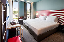 Glam Hotel