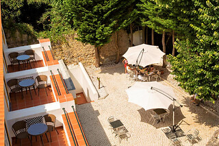 Uma noite com pequeno-almoço para 2 no Hotel Senhora das Rainhas em Óbidos (Leiria)