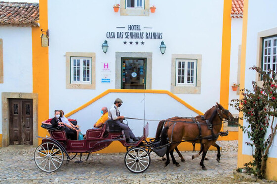 Uma noite com pequeno-almoço para 2 no Hotel Senhora das Rainhas em Óbidos (Leiria)