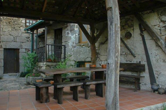 Duas noites em Casa Rústica em Granito com pequeno-almoço para 2 em Casa Campo das Bizarras em Castro Daire (Viseu)