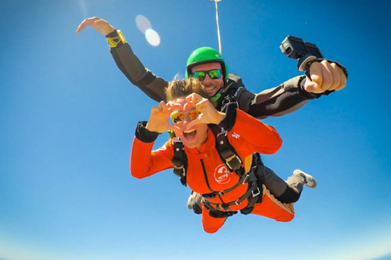 Salto Tandem ou Salto de Paraquedas a 3000m no Algarve para 1 | Air Emotions - Portimão