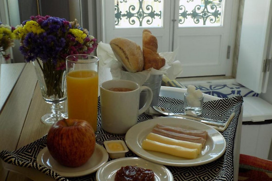 Uma noite em quarto duplo superior com pequeno-almoço para 2 em Heaven Inn Suites & Terrace (Évora)