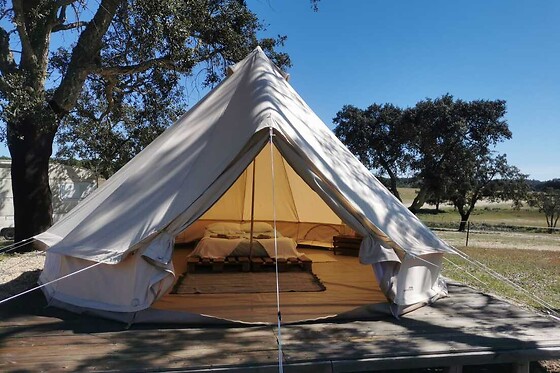 Uma noite em Tipi com pequeno-almoço para 2 em Direction South Glamping em Montargil (Portalegre)