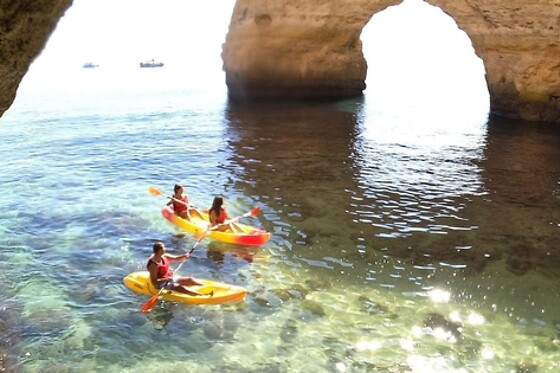 Aluguer de kayak para 1 adulto e 1 criança em Benagil Kayak em Lagoa (Faro)