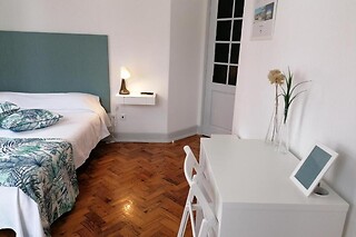 Uma noite em quarto duplo deluxe para 2 em Hostel Rossio Alcobaça (Leiria)