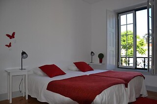 Uma noite em quarto duplo deluxe para 2 em Hostel Rossio Alcobaça (Leiria)