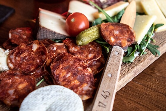 Cheque Gourmet para 2: Crie a sua própria tábua de queijos e enchidos | Le 17,45 - Bairro Alto