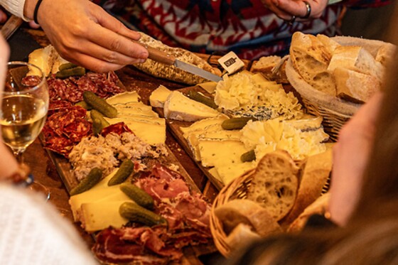 Cheque Gourmet para 2: Crie a sua própria tábua de queijos e enchidos | Le 17,45 - Bairro Alto