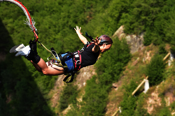 Salto de paraquedas e atividades extremas