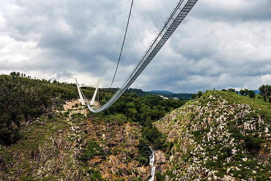 Tour às Aldeias do Xisto e Ardósia com visita à Ponte 516 e aos Passadiços para 2 em Corga Tours em Arouca (Aveiro)