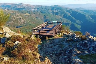 Tour às Aldeias do Xisto e Ardósia com visita à Ponte 516 e aos Passadiços para 2 em Corga Tours em Arouca (Aveiro)