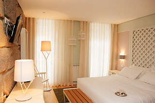Uma noite em quarto duplo com pequeno-almoço para 2 em In Porto Gallery Guesthouse (Porto)