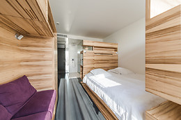 D-Hotel