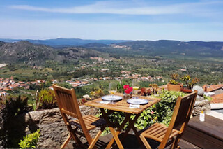 Uma noite em Casa com Vista Panorâmica com pequeno-almoço para 2 em Casa do Castello Monsanto em Monsanto (Castelo Branco)