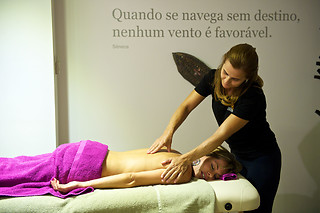 Uma massagem de relaxamento para 2 em Espaço Essências Day Spa e Terapias (Lisboa)