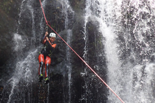 Iniciação a canyoning para 1 em WestCanyon Turismo Aventura em Santa Cruz das Flores (Açores)