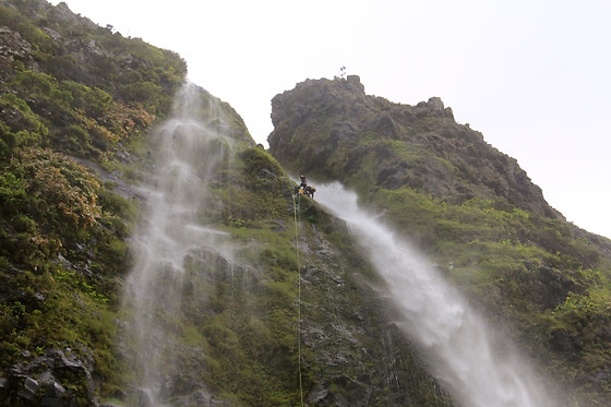 Iniciação a canyoning para 1 em WestCanyon Turismo Aventura em Santa Cruz das Flores (Açores)