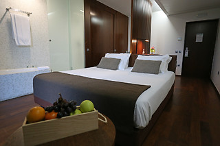 Uma noite em quarto duplo Douro com pequeno-almoço para 2 em Hotel Douro Scala Hotel & Spa***** em Mesão Frio (Vila Real)