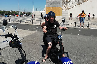 Lisboa genuína em scooter elétrica para 1 em Mob, by Mobi.eTours (Lisboa)