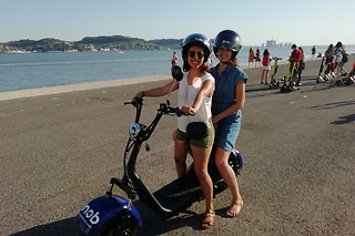 Lisboa genuína em scooter elétrica para 1 em Mob, by Mobi.eTours (Lisboa)