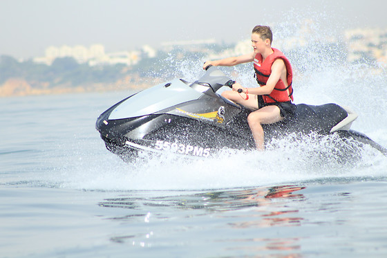Passeio de mota de água para 2 em Nauticdrive Desportos Náuticos em Albufeira (Faro)