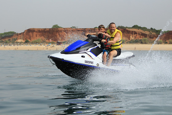 Passeio de mota de água para 2 em Nauticdrive Desportos Náuticos em Albufeira (Faro)