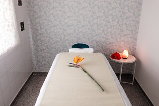 Massagem terapêutica ou Geotermal para 1 | Omega Beauty - Centro de Estética - Odivelas