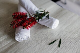 Massagem terapêutica ou Geotermal para 1 | Omega Beauty - Centro de Estética - Odivelas
