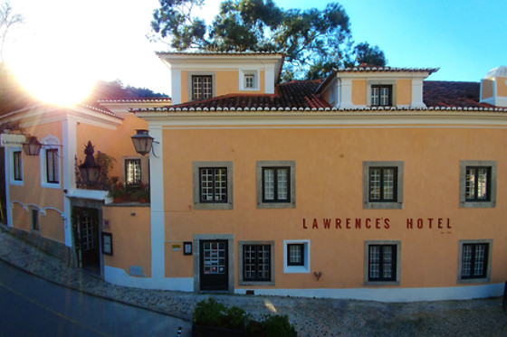 Uma noite em quarto superior com pequeno-almoço para 2 em Lawrence’s Hotel***** em Sintra (Lisboa)