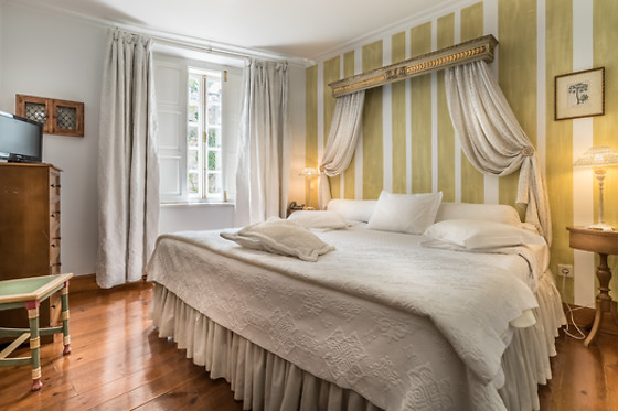 Uma noite em quarto superior com pequeno-almoço para 2 em Lawrence’s Hotel***** em Sintra (Lisboa)