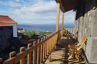Uma noite em apartamento com pequeno-almoço para 2 em Sara Village em São Roque do Pico (Açores)