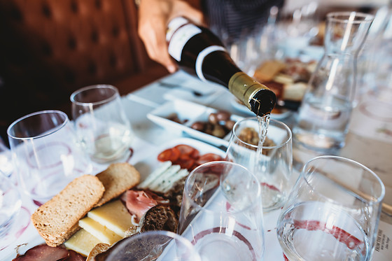 Degustação de Vinhos + Queijos e Enchidos para 2 | From The Vine, Arroios (Lisboa)