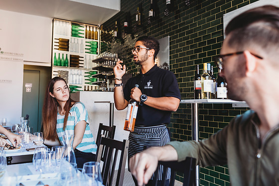 Degustação de Vinhos + Queijos e Enchidos para 2 | From The Vine, Arroios (Lisboa)