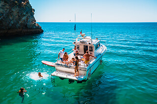 Passeio de barco com observação de golfinhos | 1 Adulto + 1 Criança - 3h | Batnavó - Sesimbra