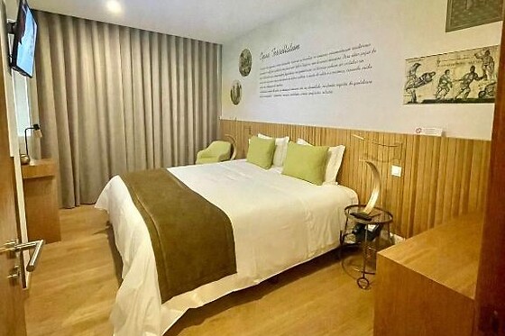 Uma noite em quarto duplo com pequeno almoço para 2 em Castelo Hotel em Chaves (Vila Real)