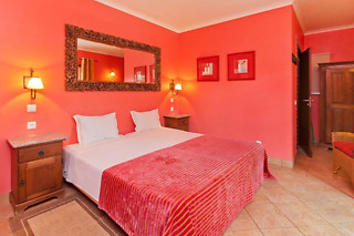 Uma Noite em Quarto Duplo/Twin com Pequeno-Almoço para 2 | Quinta do Mar da Luz, Lagos (Faro)